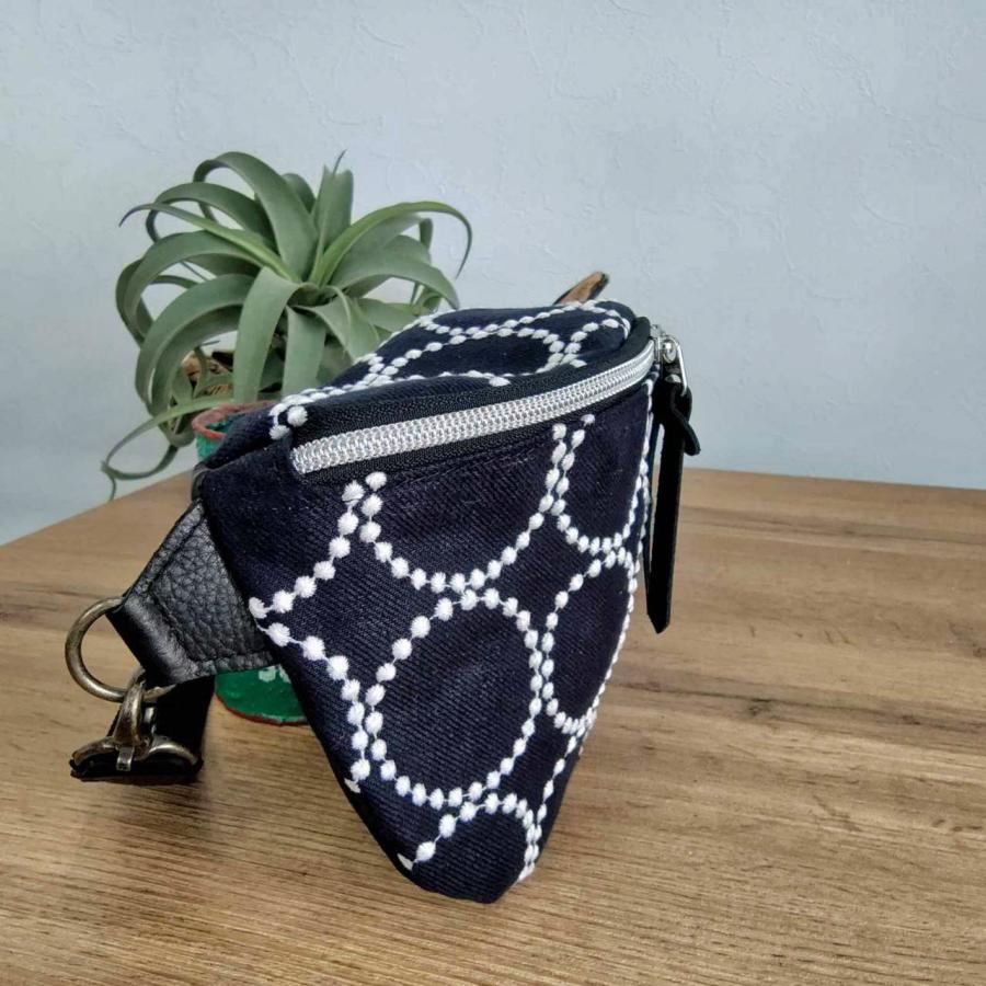 ミナペルホネン/tambourine タンバリンネイビー×白/ボディーバッグ本革 送料無料】ミナペルホネン/tambourine タンバリンネイビー×白