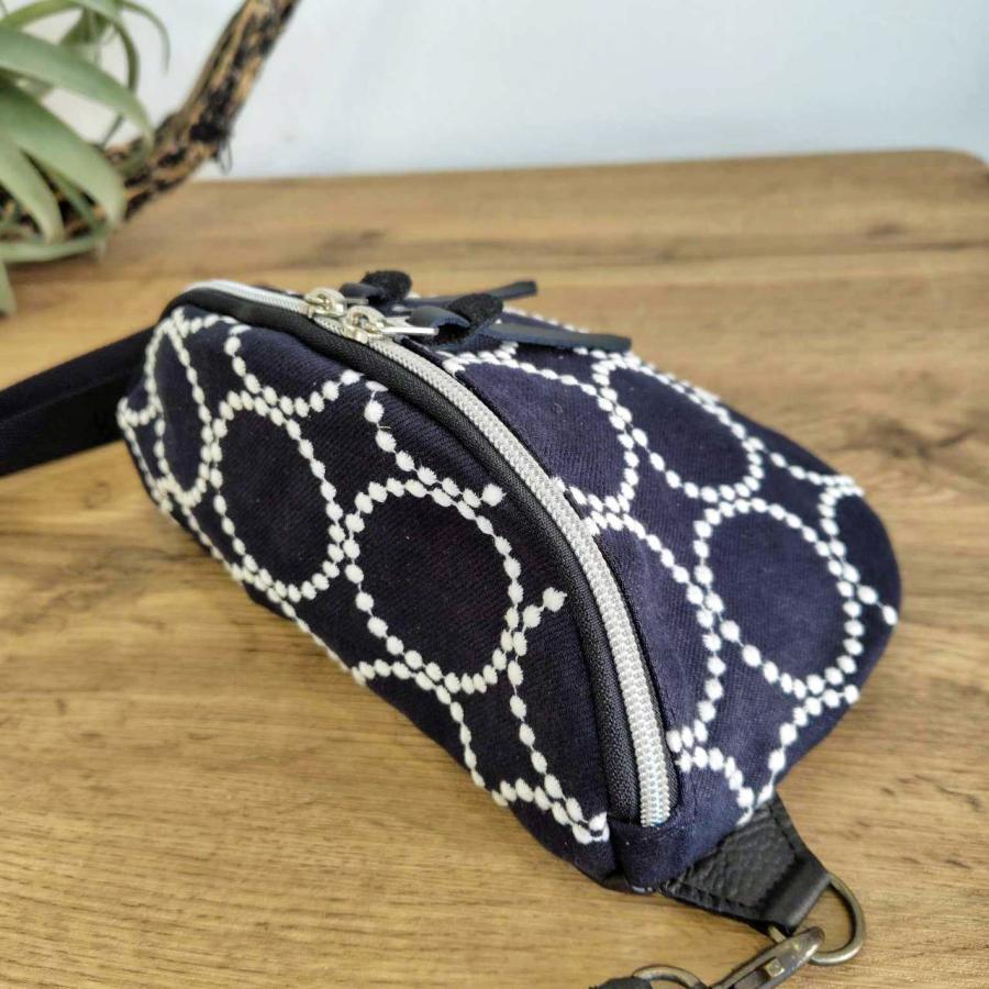 ミナペルホネン/tambourine タンバリンネイビー×白/ボディーバッグ黒 送料無料】ミナペルホネン/tambourine タンバリンネイビー×白/ボディー