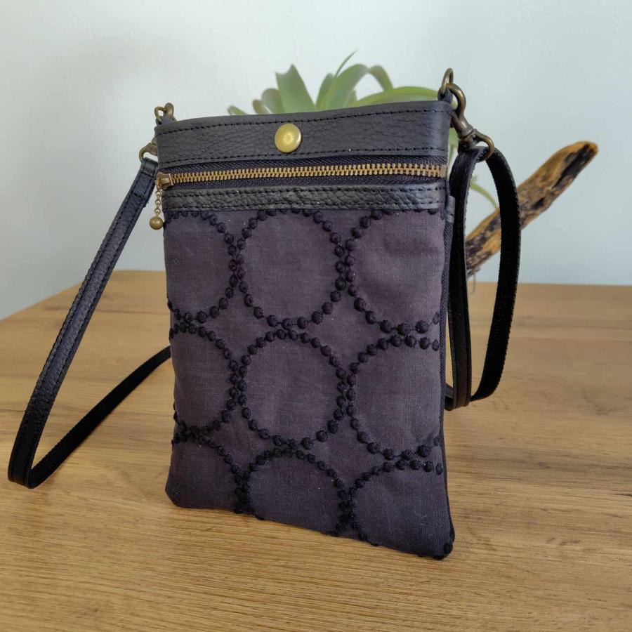 ミナペルホネン/tambourineタンバリンブラック×ブラック/スマホ