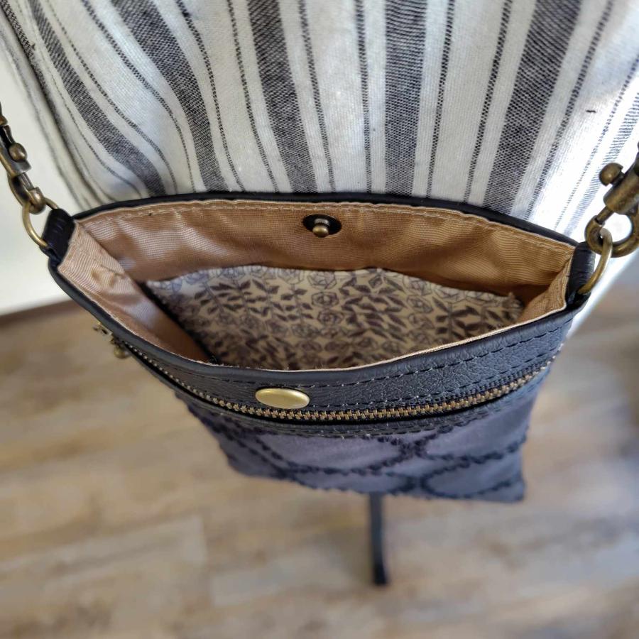 ミナペルホネン/tambourineタンバリンブラック×ブラック/スマホ