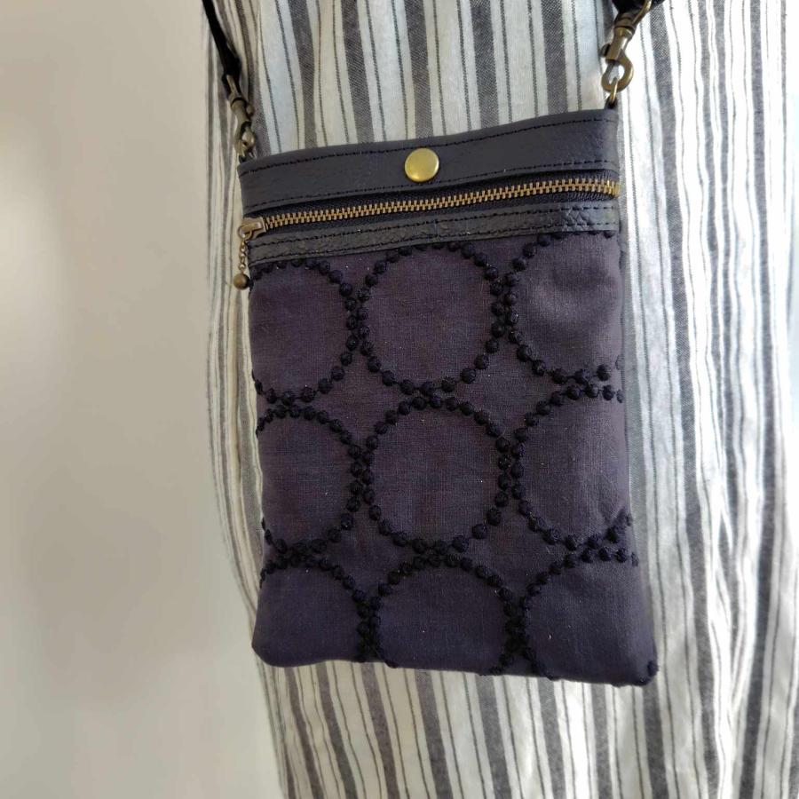 ミナペルホネン/tambourineタンバリンブラック×ブラック/スマホ