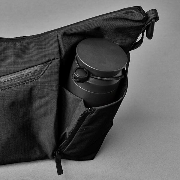 ALPAKA アルパカ FLOW SATCHEL 2L スリングバッグ/ブラック メンズ