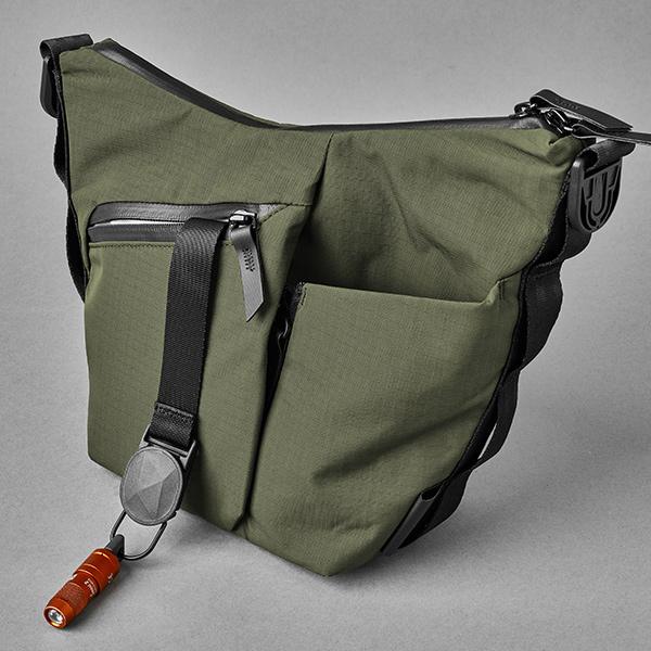 ALPAKA アルパカ FLOW SATCHEL 2L スリングバッグ/グリーン メンズ