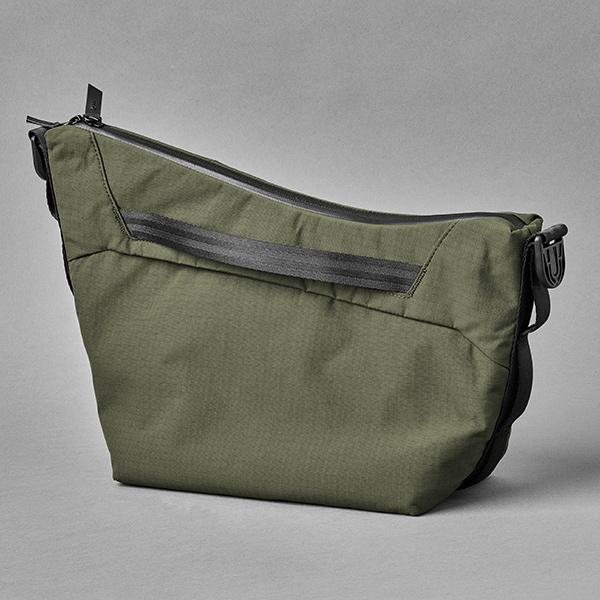 ALPAKA アルパカ FLOW SATCHEL 4L スリングバッグ/グリーン メンズ