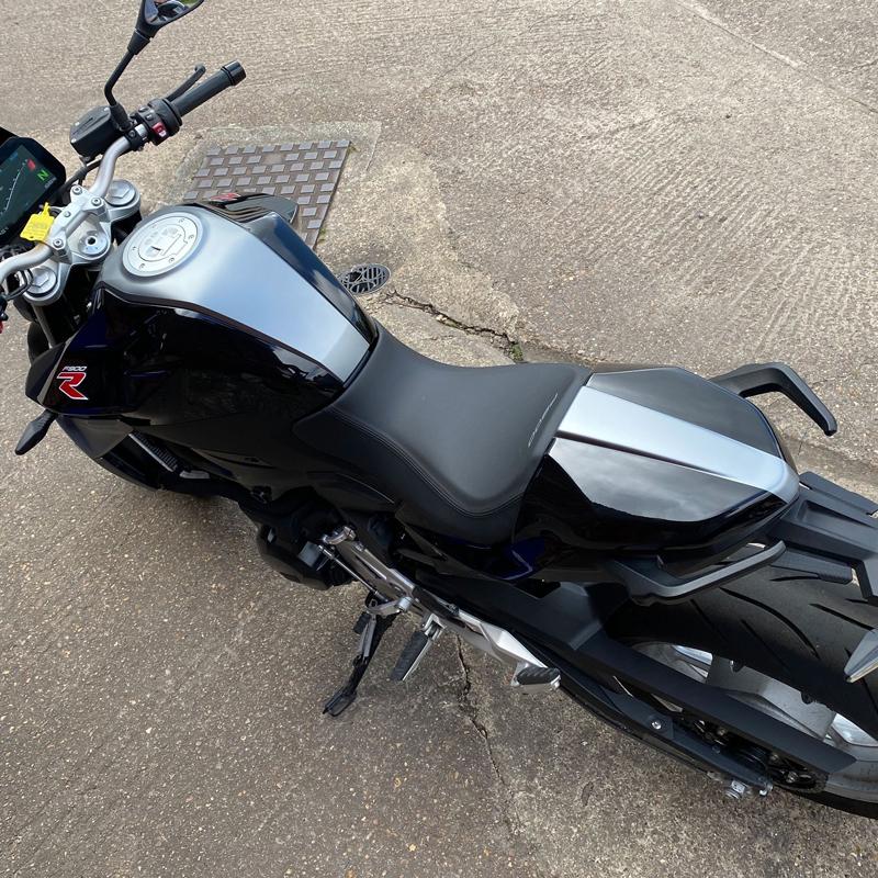 BMW F900R 20- シングルシートカウル【PYRAMID】（ピラミッド