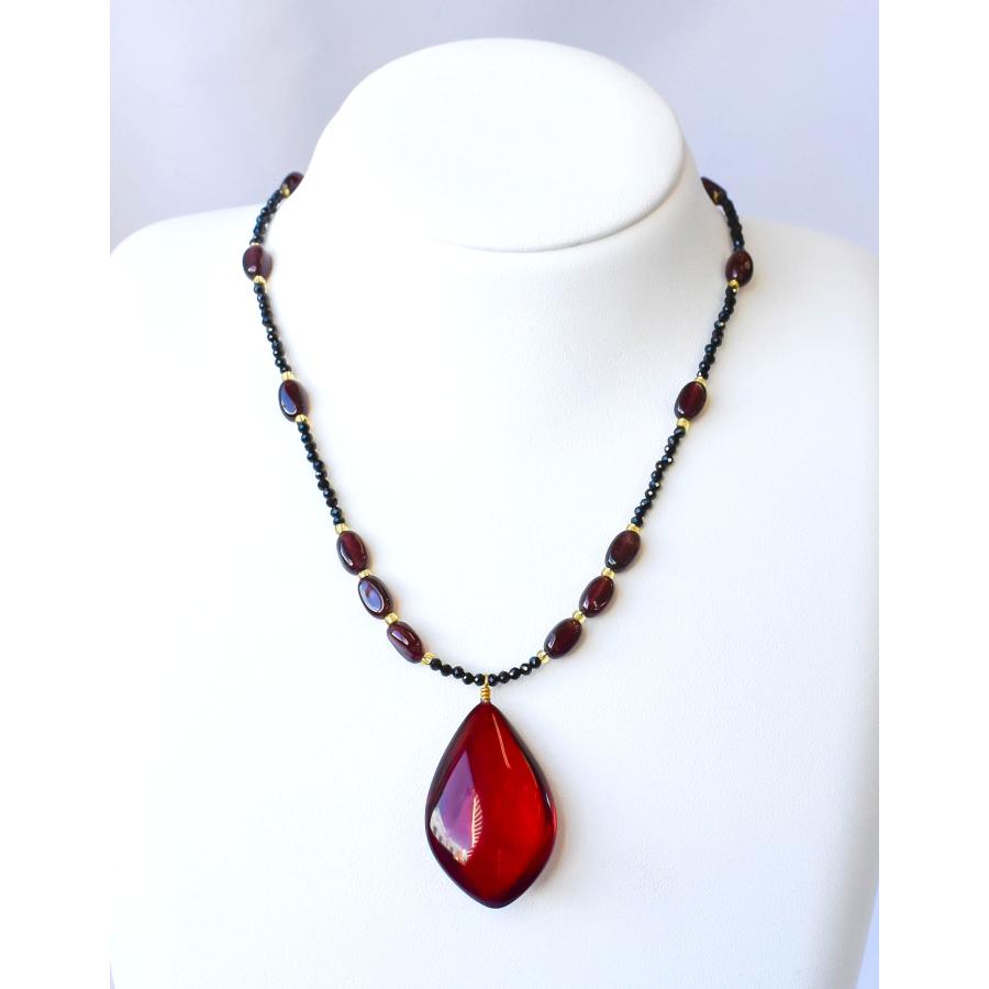 天然琥珀 レッドアンバー ブラックスピネル ネックレス 真鍮 ペンダント 軽量 45cm ドロップ 赤 大粒 Pendant Red Amber Necklace Spinel Jewelry Ladies Giftの画像