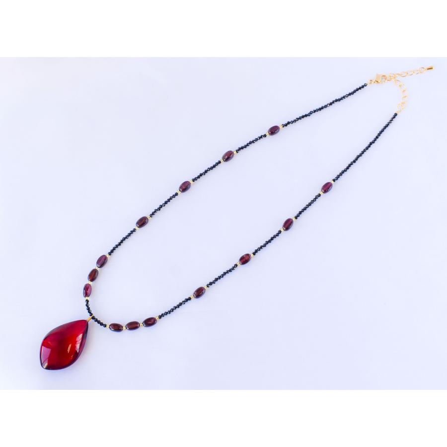 天然琥珀 レッドアンバー ブラックスピネル ネックレス 真鍮 ペンダント 軽量 45cm ドロップ 赤 大粒 Pendant Red Amber Necklace Spinel Jewelry Ladies Giftの画像