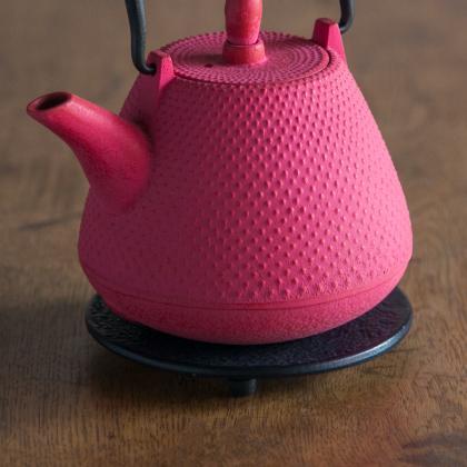 南部鉄器 釜敷 うず巻 黒トリベット 鍋敷き 伝統工芸 カラー 日本製 モダン ロジアソシエイツ ギフト おしゃれ 鉄瓶 お茶 和食器 白湯 岩手 おすすめ うず巻き Rj のレンyahoo 店 通販 Yahoo ショッピング
