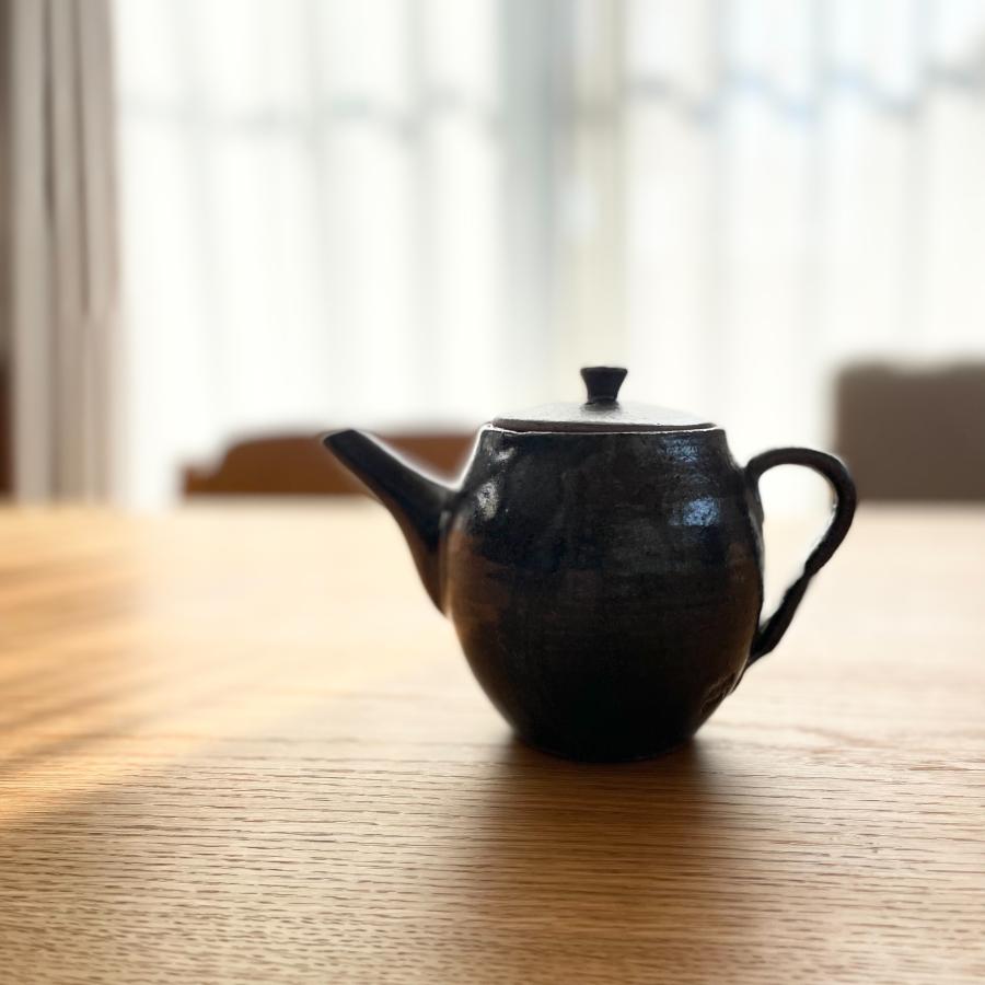 ヤマ庄陶器／信楽焼／Shigaraki／ポット／黒・白 : コレパン 日本の