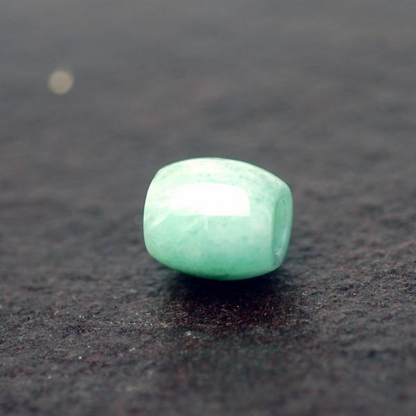 ヒスイ管玉チャーム ネックレス ／ 翡翠 チャーム パワーストーン