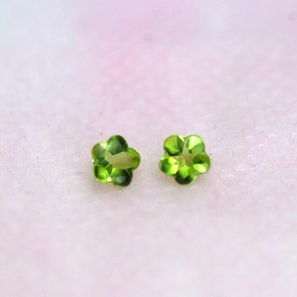 ペリドットのフラワーカボション　/　８月誕生石　天然石　ルース　ペリドット　花型　フラワー | 