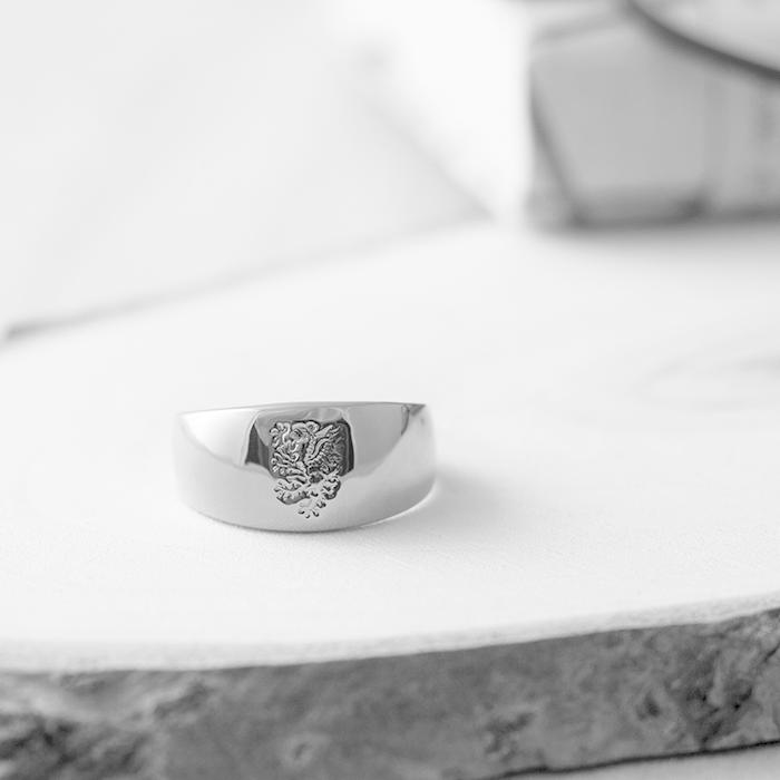 【極美品】 プラチナ 印台 指輪 メンズ リング プラチナ900 ライオン 紋章 【JSB2111096013】(74060円)