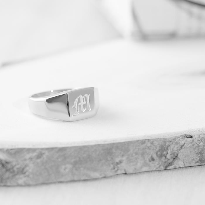 プラチナ印台メンズリングイニシャルプラチナPT900リング機械彫刻指輪