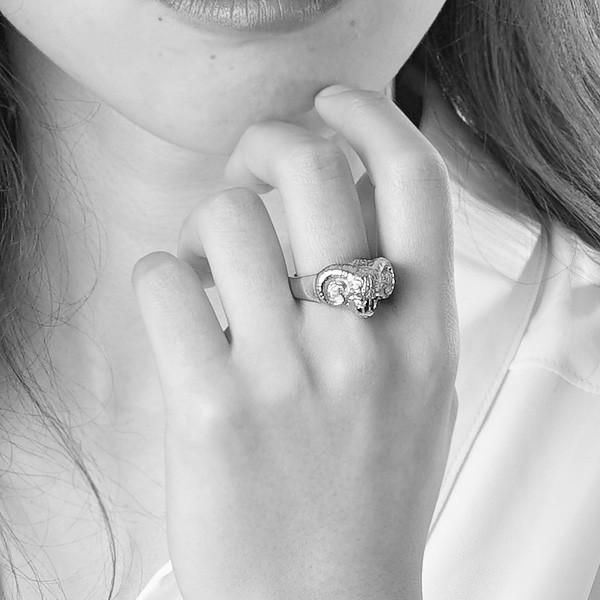 プラチナリング干支ユニセックス指輪PT900ひつじリング羊モチーフ