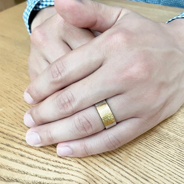 シルバー925 24金 K24 メンズ 男性 シルバーリング 指輪 太め 幅広 平打ち 金 槌目模様 槌目つちめハンマートーン 龍竜ドラゴン 人気 刻印入り保証書付きの画像