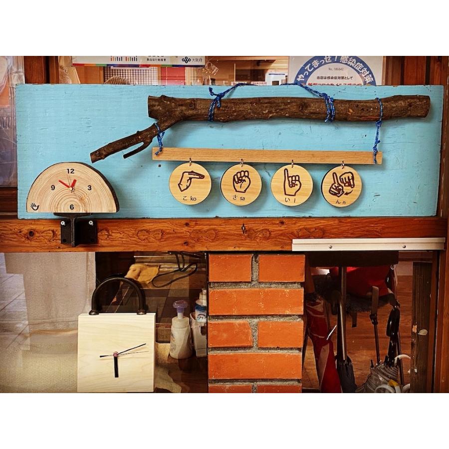 木製 手話 指文字 レーザー 国産 ヒノキ 檜 ひのき 銘木 キッズ ハンドメイド 雑貨 天然木 無垢材 彫刻 看板 ネームプレート 飾り おしゃれ 丸型 工芸 国産 |  | 03