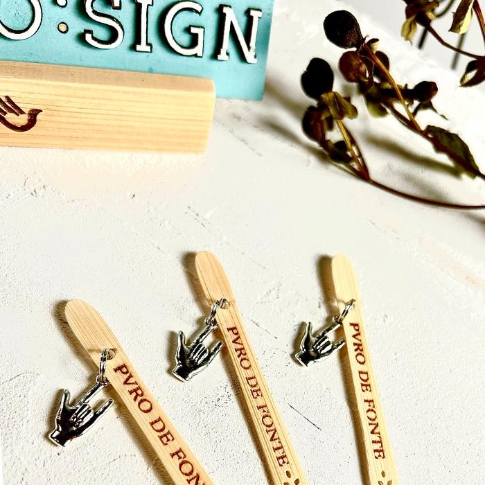 しおり ひのき アイラブユー 指文字モチーフ  本 PVRO DE FONTE 知識の湧き出る泉 |  | 01