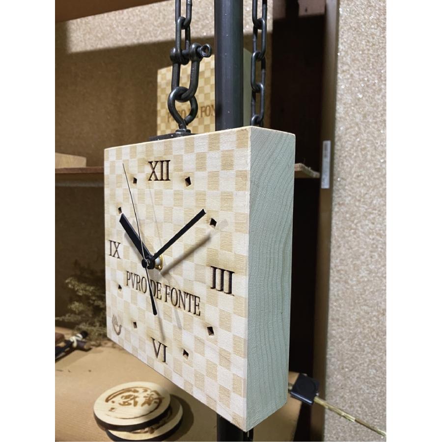 時計 壁掛け時計 アンティーク 市松模様 天然木 ホウノキ チェーン 手話 壁時計 鉄 クロック 吊り時計 キンガム柄 チェック柄 ギフト プレゼント |  | 01