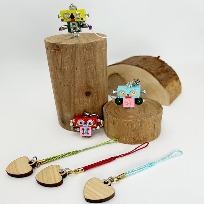 ロボット人形とハートキーホルダー | 