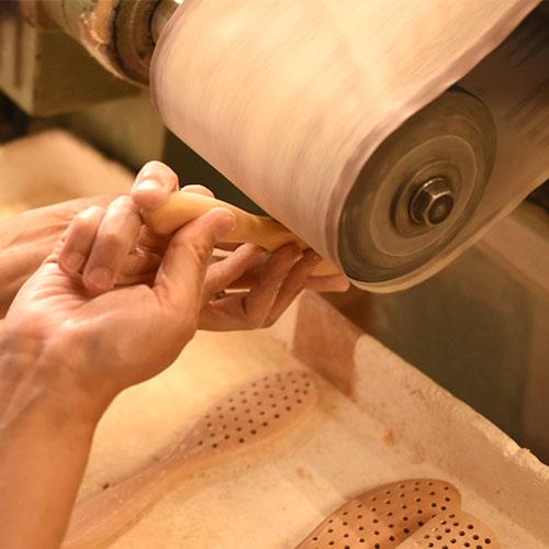 つげブラシ 5列 丸 ＜別府つげ工芸＞ つげ細工の工房で職人が1点1点