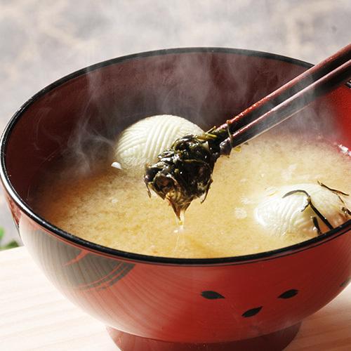 大分県佐賀関名産 最中に入ったくろめ味噌汁 くろめ藻なか味噌汁 4ヶ入り くろめ 海藻 佐賀関加工グループ コスメボックス Paypayモール店 通販 Paypayモール