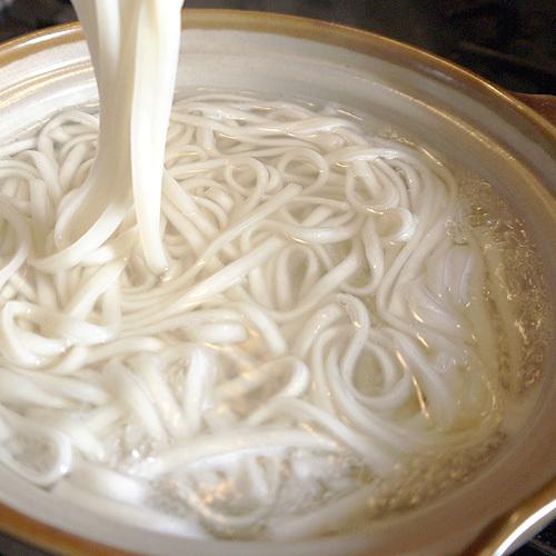 最安値に挑戦 2個セット 厳選素材と大分県産小麦をブレンド 天日熟成うどん 0g 饂飩 長洲麺 四井製麺 ゆうパケット送料無料 840円 Aynaelda Com