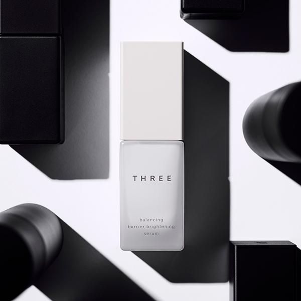 THREE バランシング バリア ブライトニング セラム 30mL : アット
