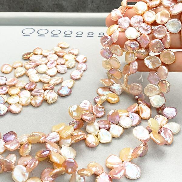 淡水パール （花びら ケシ ペタル） ナチュラルピンク グラデーションピンク ライトオレンジ 大きさ 約10〜12×11〜13mm 穴径 約0.4〜0.5mm 半連 約15cm 約25個の画像