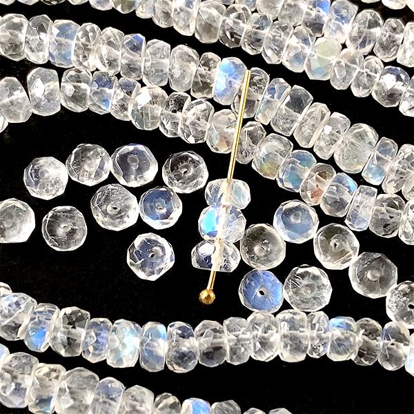 天然石 レインボームーンストーン （ボタンカット） 大きさ 約2〜2.5×4〜4.3mm 穴径 約0.4〜0.5mm 15個｜cosmopolitan-beads｜02