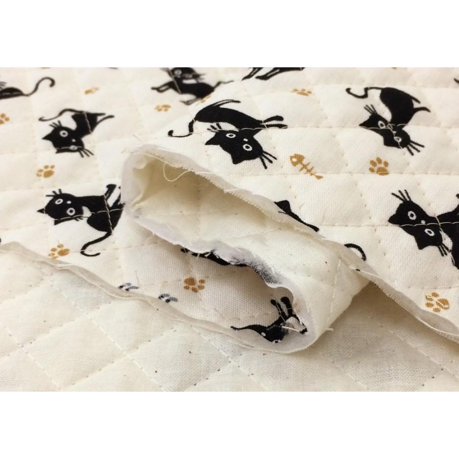 猫柄 キルティング 生地 ネコ柄 子供向け クロネコとトラネコ キルト ねこ 安い 赤 白 布 こども 動物 生地屋 メール便50cmまで可能 562 300q 2 コットンハウスセシール 生地 通販 通販 Yahoo ショッピング