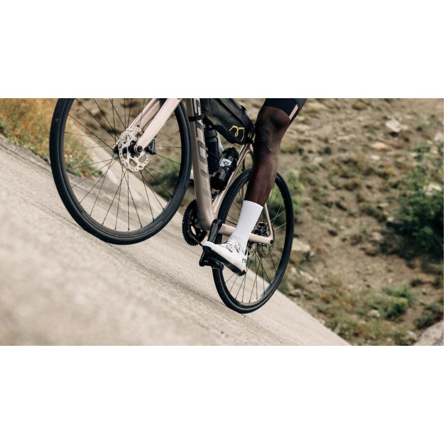 HUTCHINSON CHALLENGER TUBELESS ハッチンソン チャレンジャー