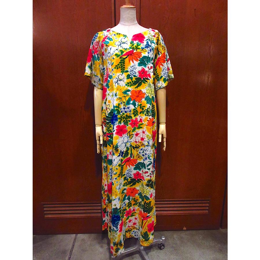 ハワイアン♡大花柄ハイビスカスワンピース　レーヨン100% 黒　青 ハワイアン♡大花柄ハイビスカスワンピース レーヨン100% 黒 青