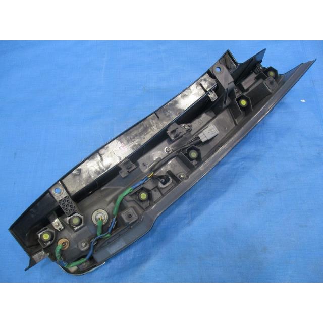 ◇ヴォクシー DBA-ZRR85W 左テールランプ NO.295588 【個人宅送料別途加算・S1サイズ】_3