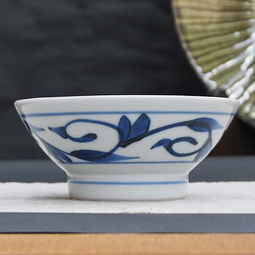 和食器 砥部焼 貞山窯 茶碗 中 13cm 唐草 : うつわの店 クラフトなかつ