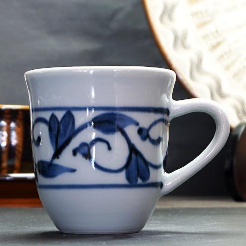 砥部焼 貞山窯 U マグカップ 8cm 唐草 : うつわの店 クラフトなかつか