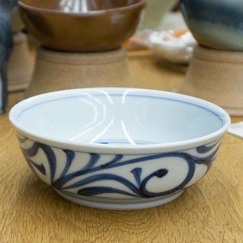 和食器 砥部焼 梅山窯 中鉢 14cm 外底 唐草 : うつわの店