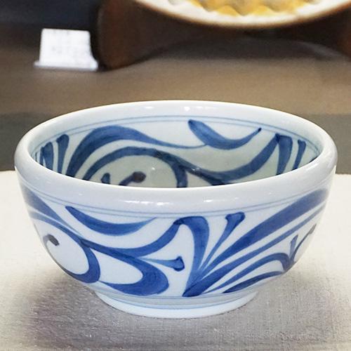 和食器 砥部焼 梅山窯 ボール 17cm 内外 唐草 : うつわの店 クラフト