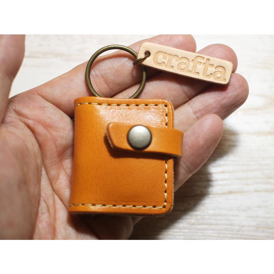 小銭が入るキーホルダー「コインブック」キャメル　革　レザー