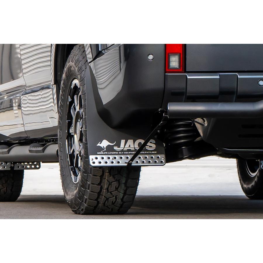 デリカd5 新型 後期型 リヤガーニッシュ マットブラック　＊送料込み 三菱（MITSUBISHI） (ZT)ブラックアウトリヤアンダーガーニッシュ