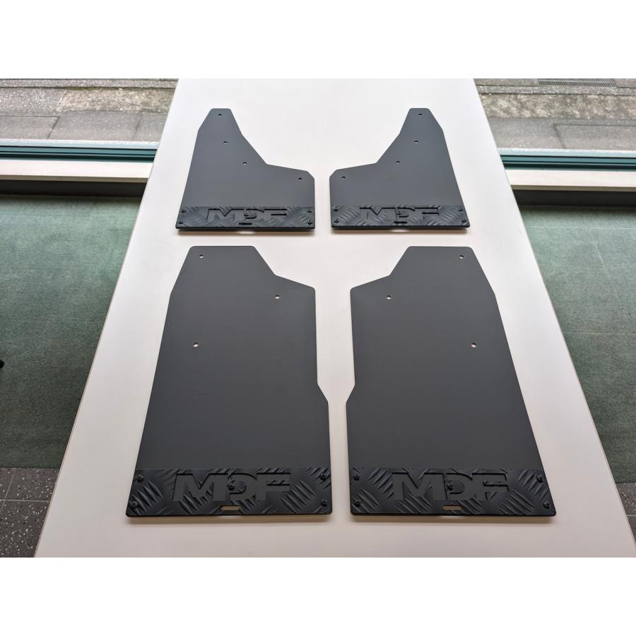 MDF】デリカD:5 オリジナルマッドフラップ（ブラック×ブラックプレート