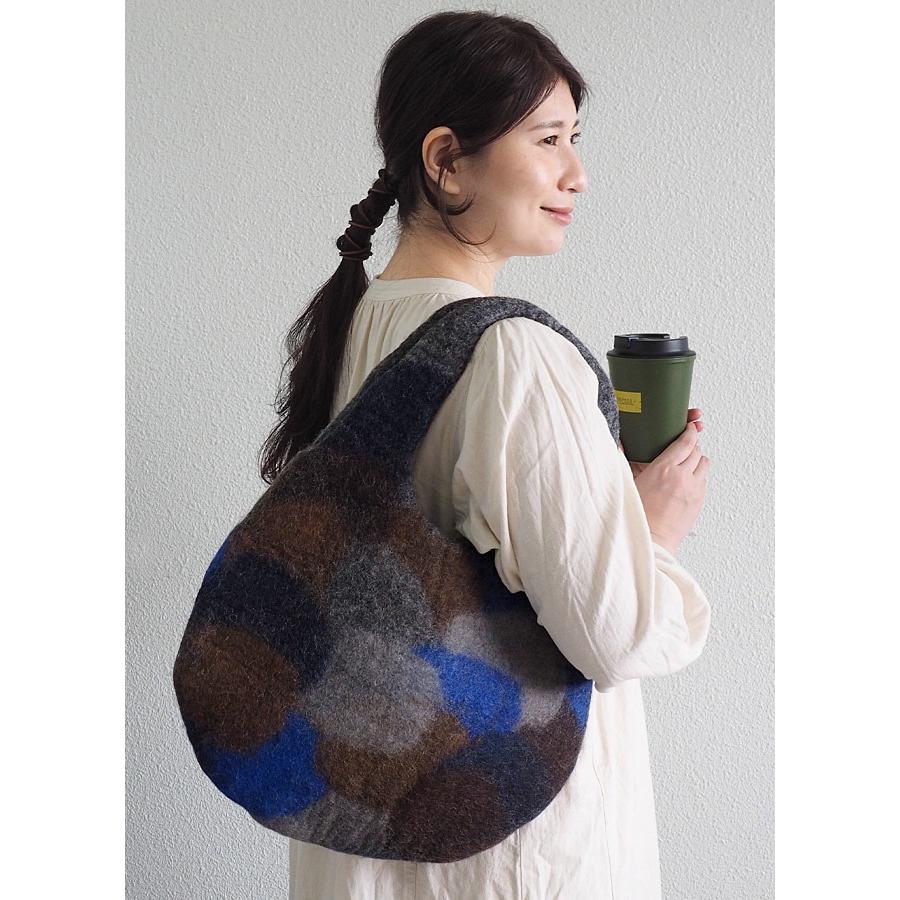ENA KUAM (エナクアム) 羊毛フェルト トートバッグ UROKO レディース