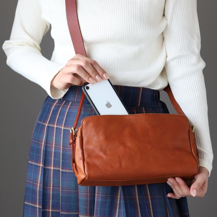 ANNAK（アナック） あおりポケット付きショルダーバッグ 栃木レザー ウォッシュドレザー ベージュ/ミニ 小さめ 斜めがけ 斜め掛け レディース メンズ 本革の画像