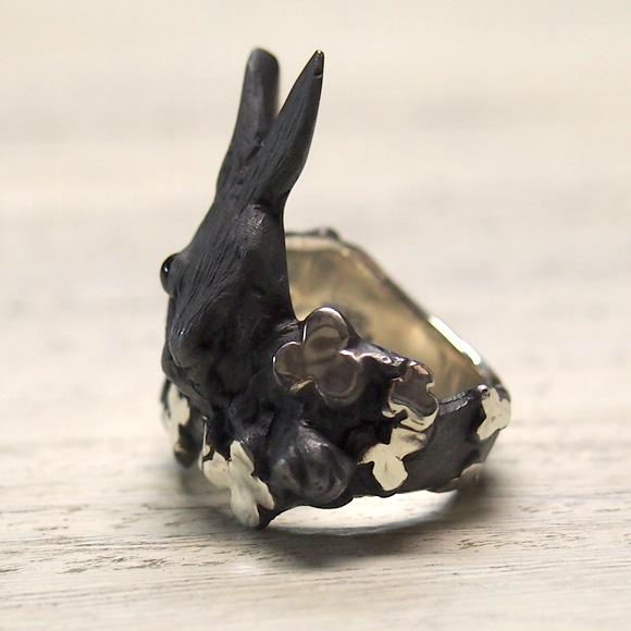 DECOvienya(デコヴィーニャ) ウサギとクローバー リング ブラック