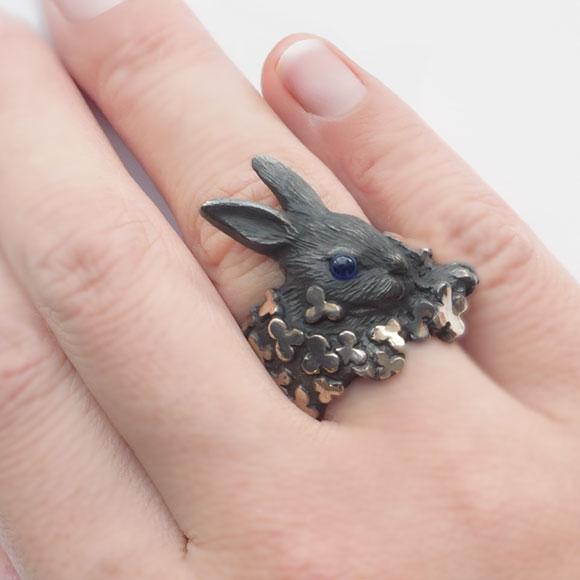 DECOvienya(デコヴィーニャ) ウサギとクローバー リング ブラック