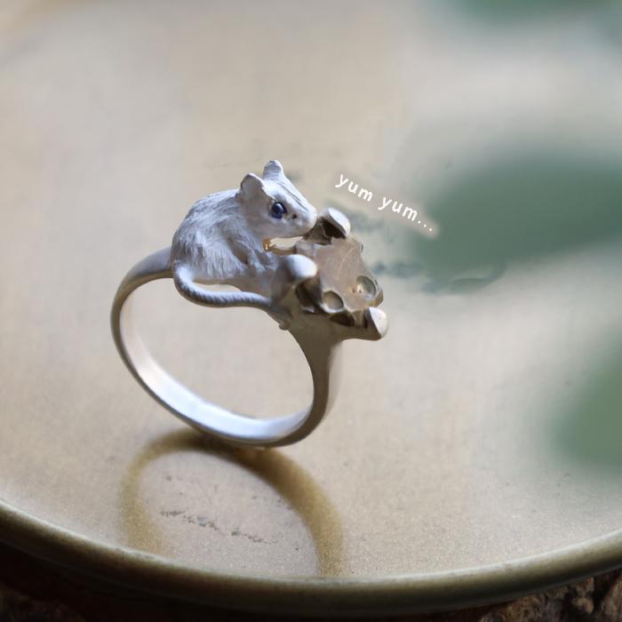 DECOvienya（デコヴィーニャ） 手作りアクセサリー ネズミ立て爪リング