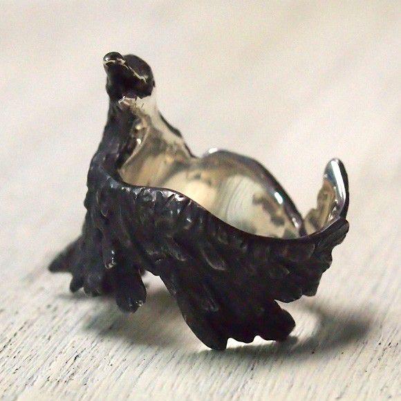 DECOvienya（デコヴィーニャ） 手作りアクセサリー 傷ついたカラス