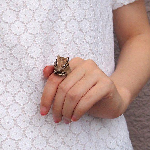 DECOvienya（デコヴィーニャ） 手作りアクセサリー 大きなシマリス