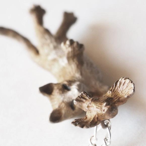 DECOvienya（デコヴィーニャ） 手作りアクセサリー ネコのペンダント