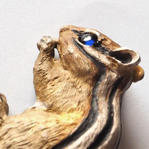 DECOvienya（デコヴィーニャ） 手作りアクセサリー リスのブローチ シルバー /りす/動物/かわいい