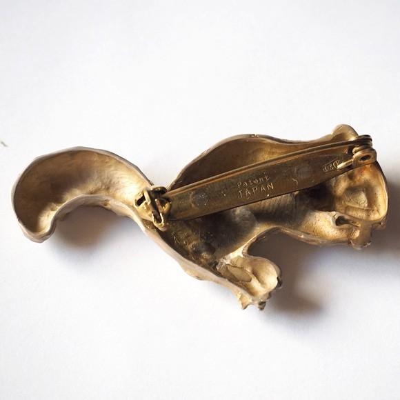 DECOvienya（デコヴィーニャ） 手作りアクセサリー リスのブローチ シルバー /りす/動物/かわいい